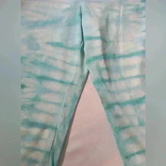 NWT Chico's Weekender Tie Dye Nostalgia Side Pocket Capri Leggings (Size 3) - Picture 7 of 7